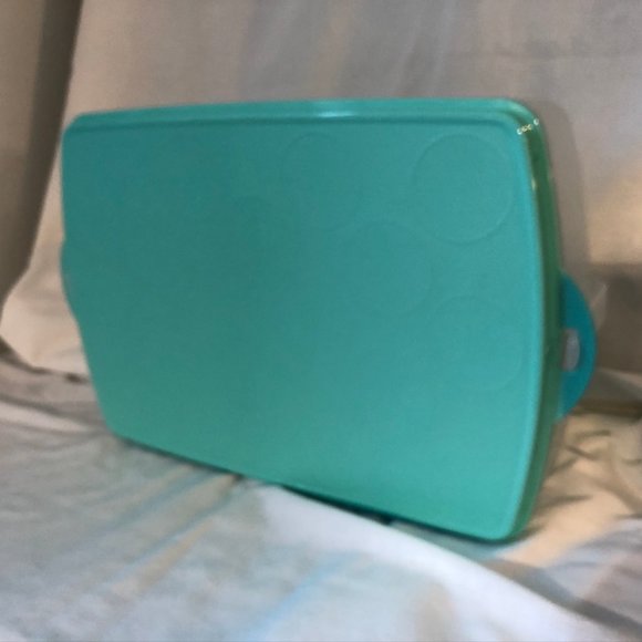 Tupperware Rectangular Cake Taker - Picture 3 of 4